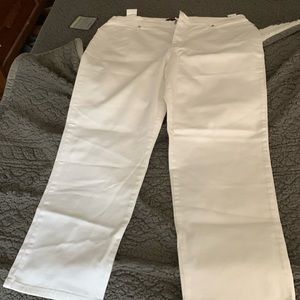 Gloria Vanderbilt white 18w short jeans